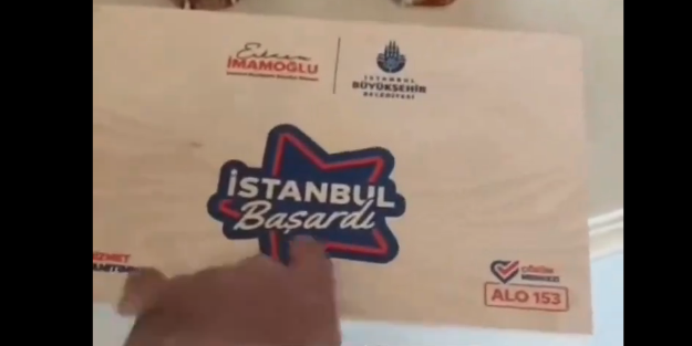 Oy için şekilden şekle girer! LGBTİ+ destekçisi Ekrem Kur’an ve seccade dağıttı