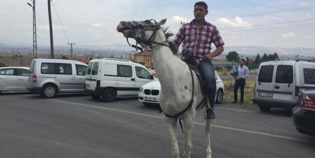 Gören şaştı kaldı! Oy kullanmaya böyle geldi