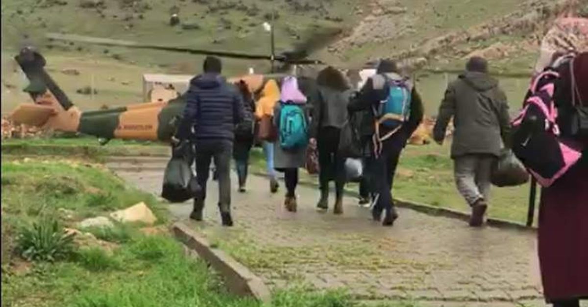 Oy pusulaları ve görevliler böyle taşıdı