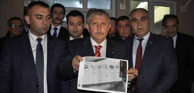 Oy pusulası şakası partileri harekete geçirdi