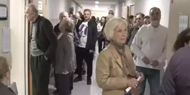 Oy pusulasının 4 tane olması İstanbul'da yoğunluğa neden oldu