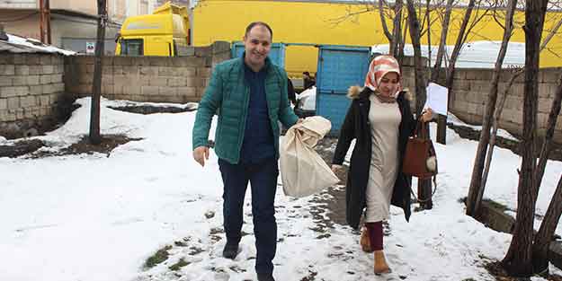 Oy sandıkları hasta ve engelli vatandaşların evlerine gitti