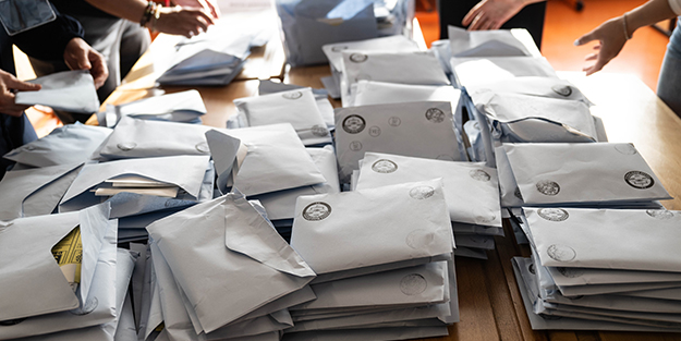 Oy sayma işlemi sürerken RTÜK'ten önemli uyarı: Saat 21.00'den önce...