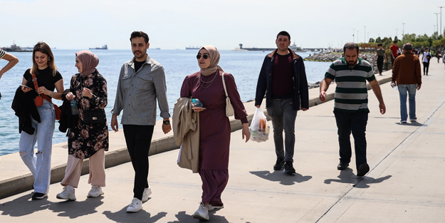 Oy veren İstanbullular sahillere akın etti