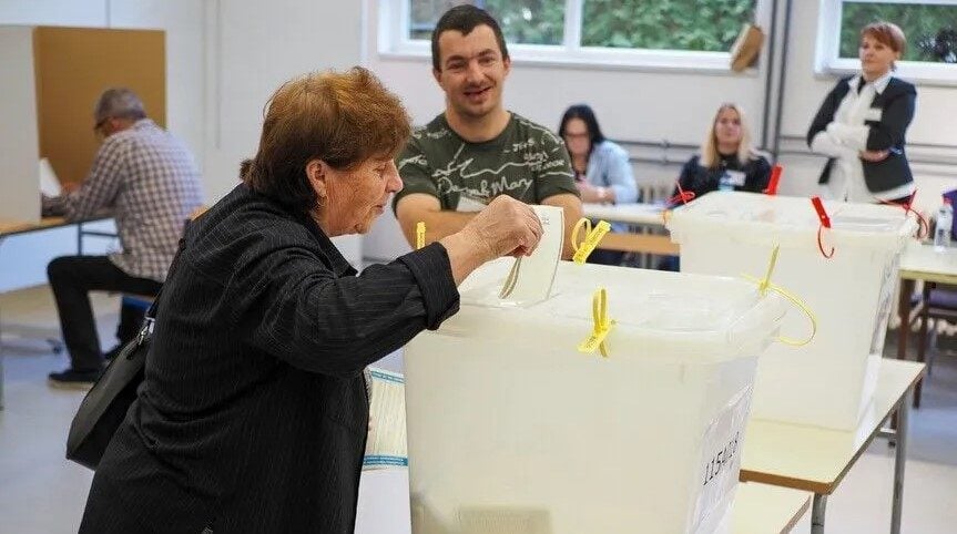 Oy verme işlemi başladı! Seçmenler Boşnak, Sırp ve Hırvat üyeleri belirleyecek