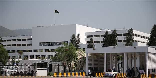 Oylamadan hemen önce! Pakistan'da istifa