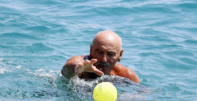 Oylarını kullanıp denize koştular