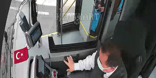 Öyle bir şey için durdu ki... Otobüs şoförüne tebrik yağıyor