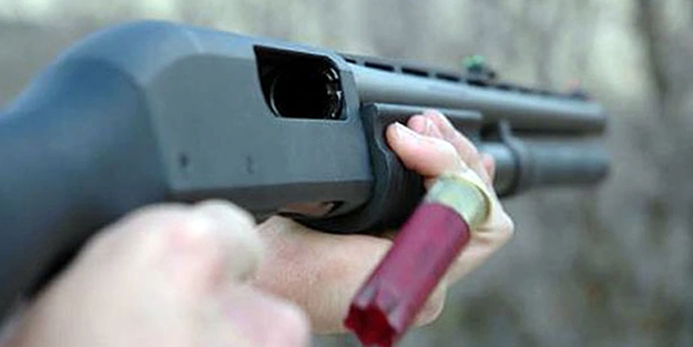 Oynadığı tüfek ateş aldı kendini vurdu