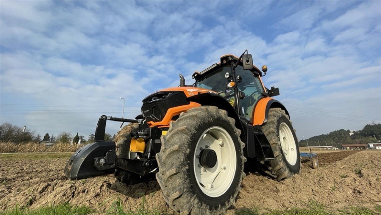 Oysa tamir etmek istemişti! Traktörün altında can verdi