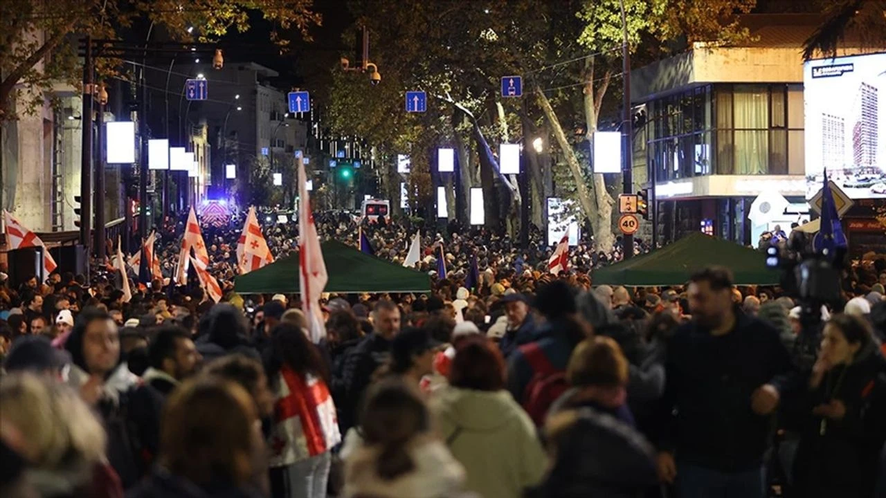 Oyun her yerde aynı! Gürcistan'da ABD destekli muhalifler hükümete karşı ayaklandı!