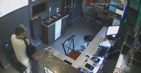 Oyun konsolu hırsızlığı saniye saniye kaydedildi