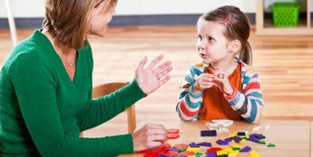 Oyun terapisi çocuklara öğretecek!