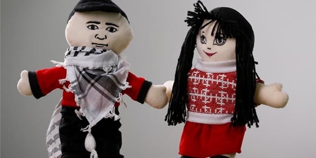 Oyuncağına bile izin yok!