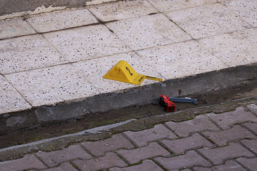 Oyuncağının peşinden giderek 2 kattan düşen çocuk hayatını kaybetti 