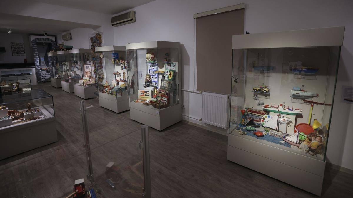 Oyuncak müzesi ışık tutuyor