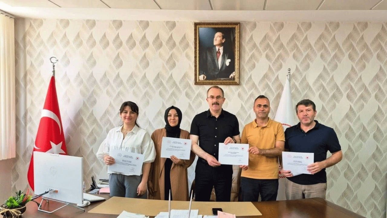 Oyuncaklarla dolu kutular umut oldu! Bulancak’ta 500 çocuğun yüzü güldü