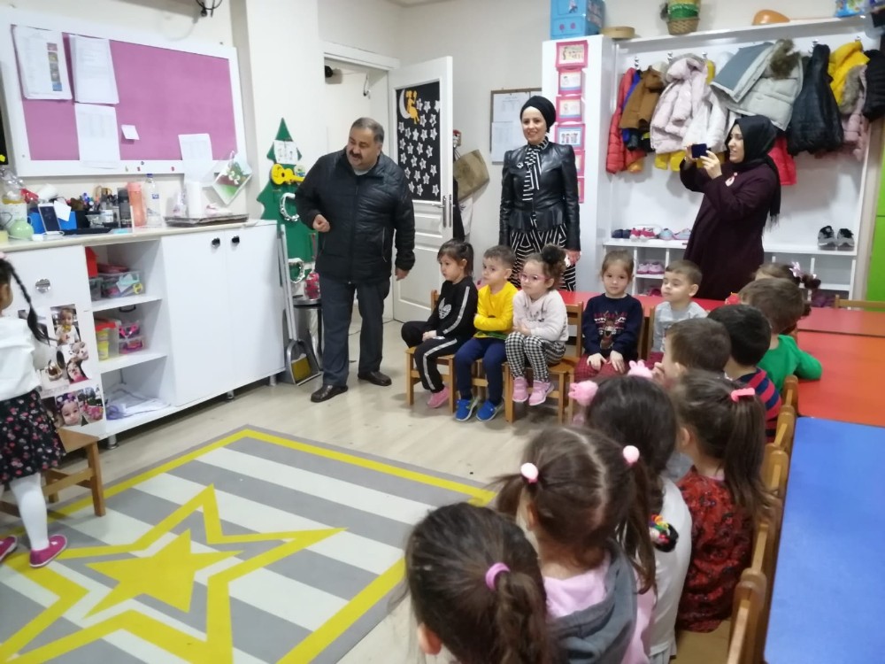 Oyuncu Çelebi minik öğrencilerle buluştu 