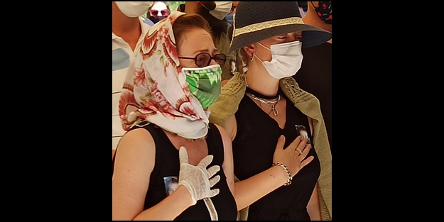 Oyuncu Demet Evgar'ın acı gününde, cenazede tuhaf görüntü!