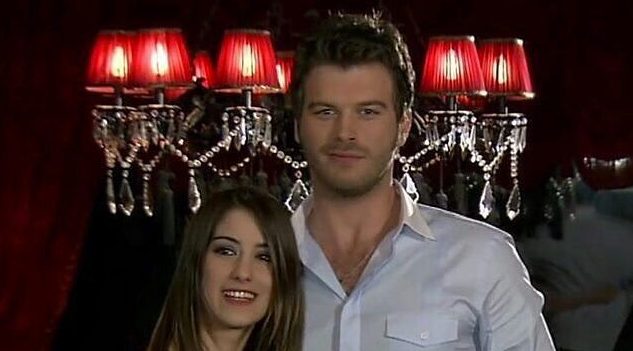 Oyuncu Hazal Kaya, seçimler öncesi rengini belli etti! O lidere kalpli paylaşım