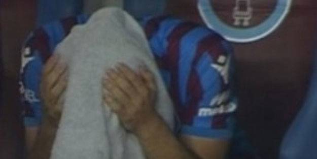 Oyundan alınan Abdülkadir Ömür gözyaşlarını tutamadı