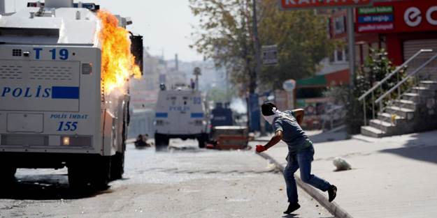 Oyunun adı maskeli balo