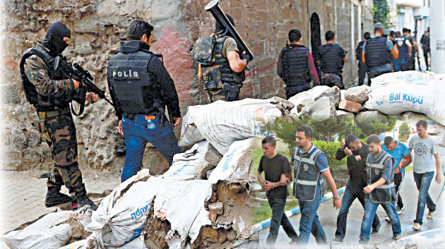 ‘Öz yönetim’ tutmadı paralel devreye girdi