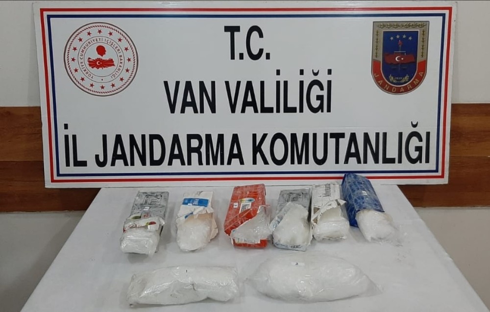 Özalp ilçesinde 5 kilo metamfetamin ele geçirildi 