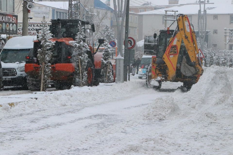 Özalp ilçesinde kar yağışı 