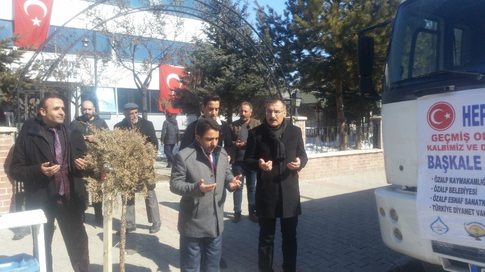 Özalp ilçesinden Başkale’deki depremzedelere yardım 