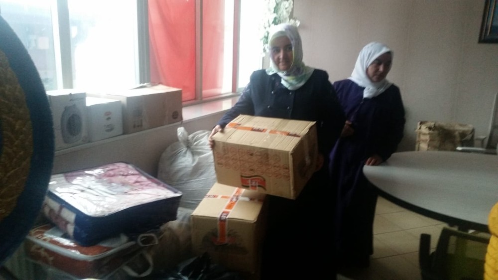 Özalplı kadınlardan depremzedelere atkı ve bere desteği 