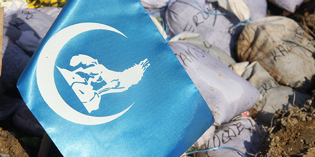 Ozan Arif'in mezarına Türk devletlerinden toprak getirildi