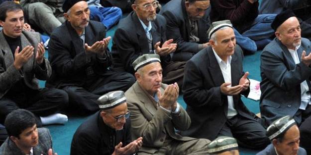 Özbek istihbaratından namaz fişlemesi