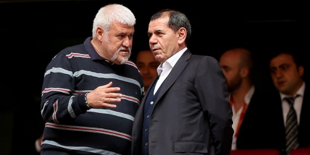 Özbek soyunma odasına indi