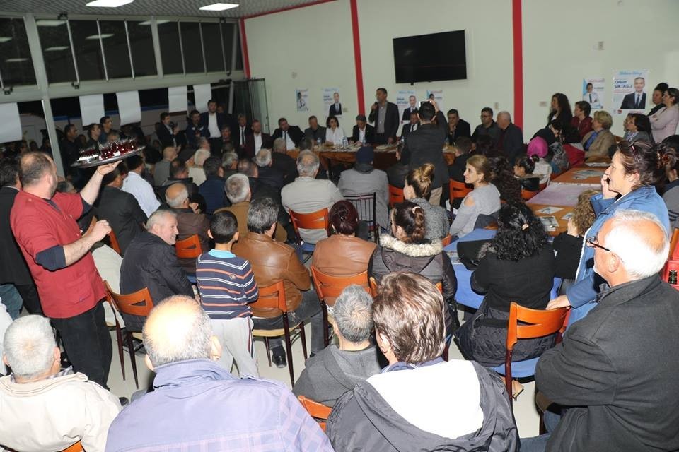 Özdemir, Kuşlubahçe’de ’Seni başkan yapacağız’ sloganlarıyla karşılandı 