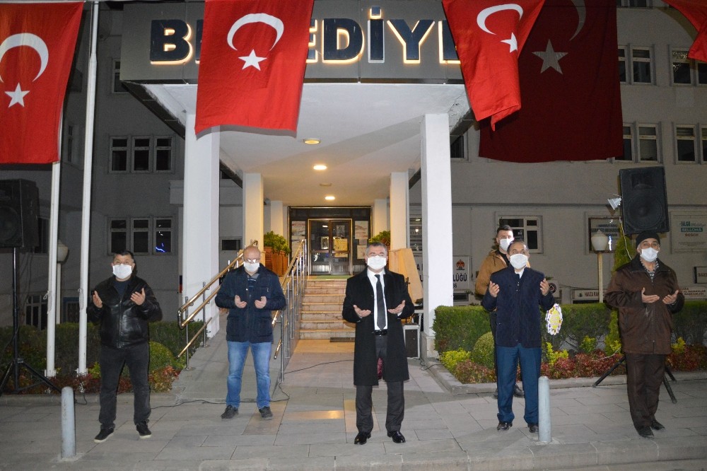 Özdemir: “Ramazan’da da aynı sabrı gösterip kurallara uyarak bu virüsün üstesinden geleceğiz” 