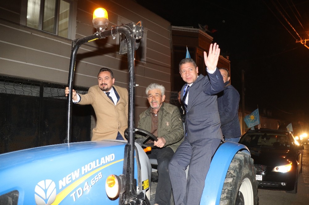 Özdemir Yeşilköy’de başkan gibi karşılandı 