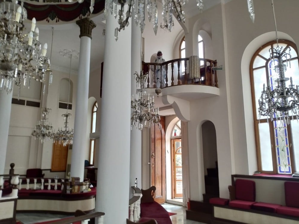 (Özel) Bursa’daki sinagogda korona virüs temizliği 