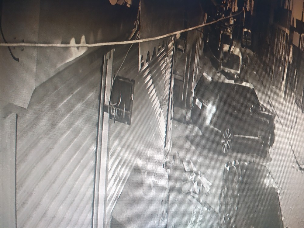 (Özel) Lüks cipin sunroofundan çıkıp markete kurşun yağdırdı 