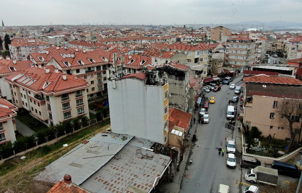 (ÖZEL) 5 katlı ilginç bina, görenleri şaşırtıyor 