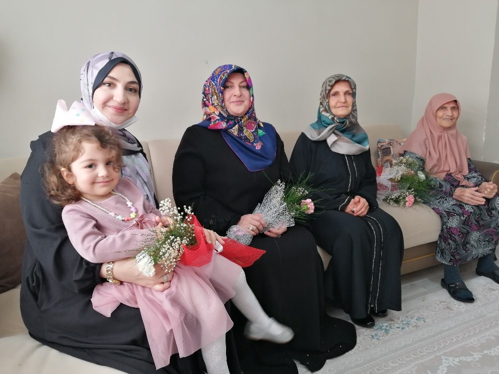 (Özel) 5 kuşak birlikte Anneler Günü 