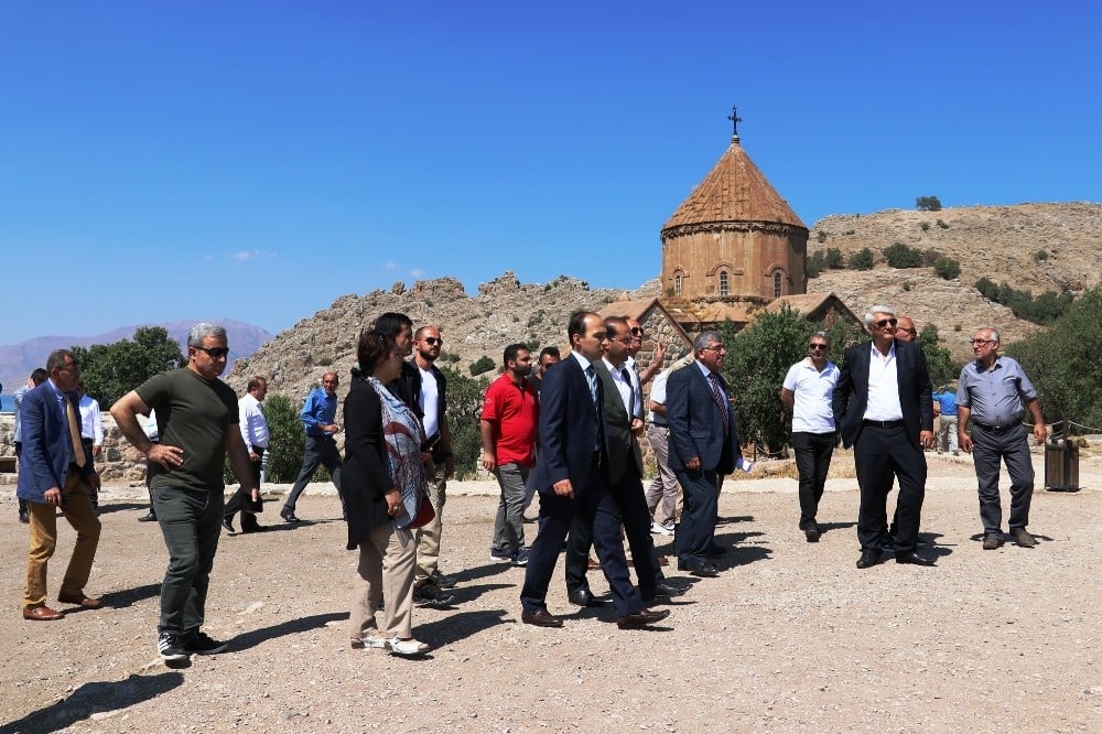(Özel) Akdamar Adası’nda ayin hazırlıkları 