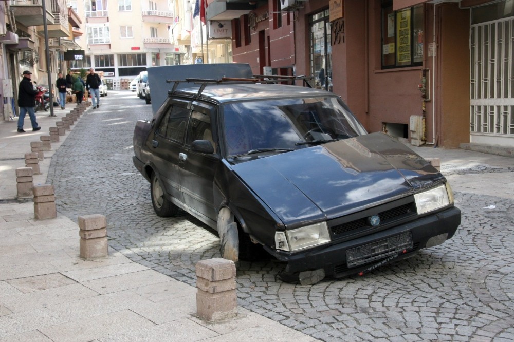 (Özel) Alkollü sürücüyü beton duba durdurdu 