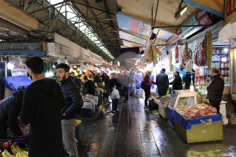 (Özel) Ankara’da korona etkisi: Meydan, cadde, sokak ve parklar boş kaldı 