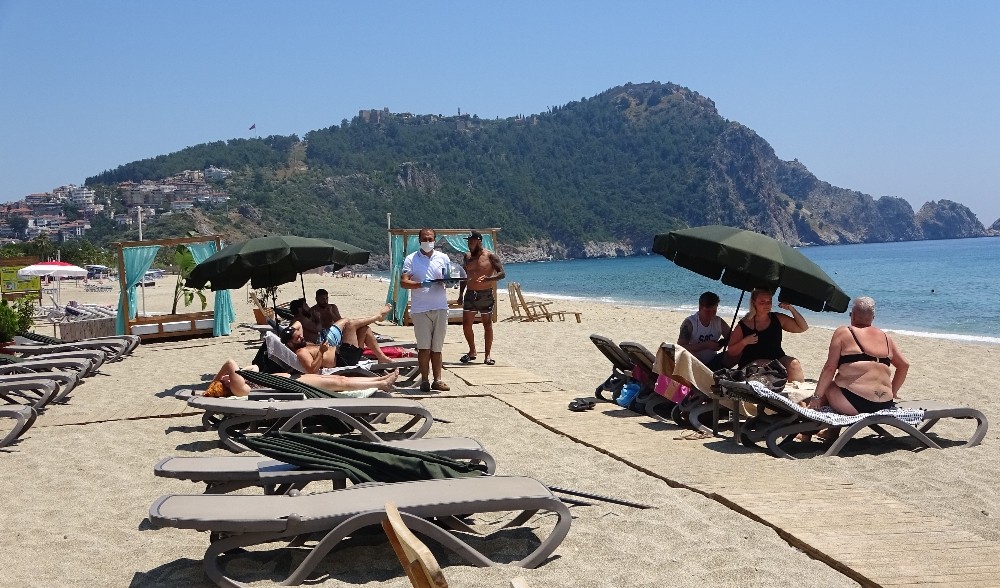 (Özel) Antalya’da ’sosyal mesafeli’ oteller müşteri almaya başladı 