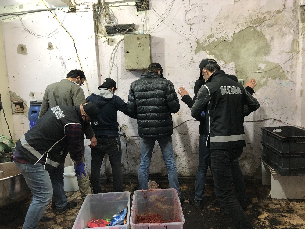 (Özel) Araba tamirhanesine kaçak tütün operasyonu 