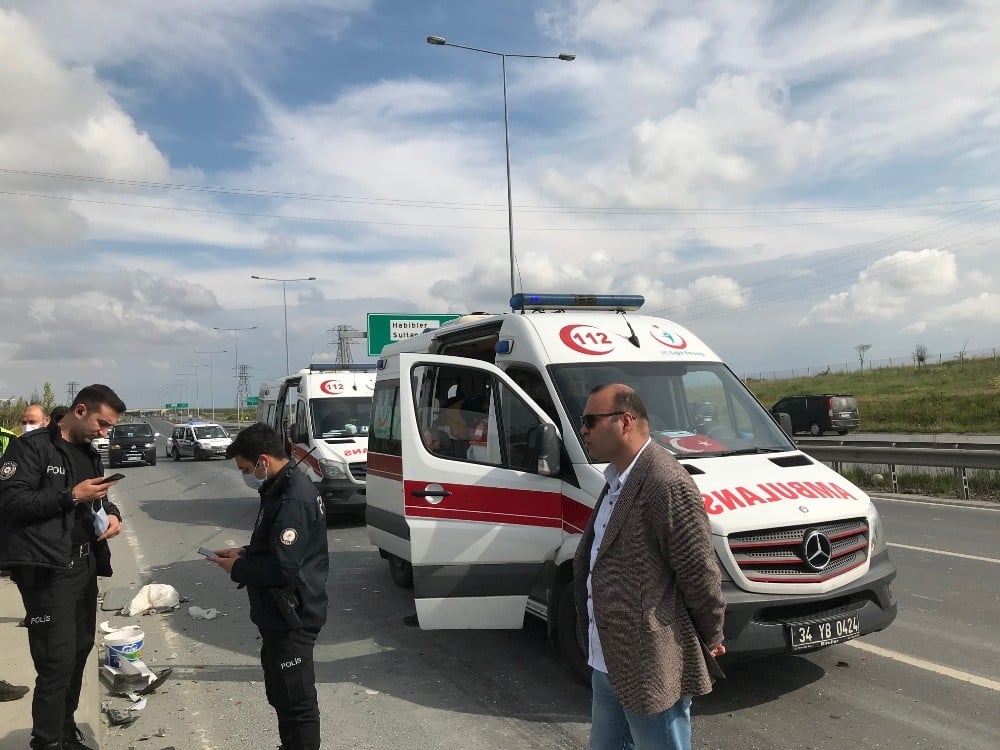 (Özel) Arnavutköy’de trafik kazası: 1’i ağır 5 yaralı 