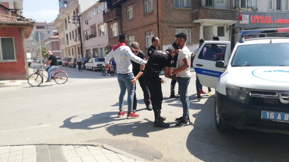 (Özel) Askerlik bahanesiyle para toplayan gençler gözaltına alındı 