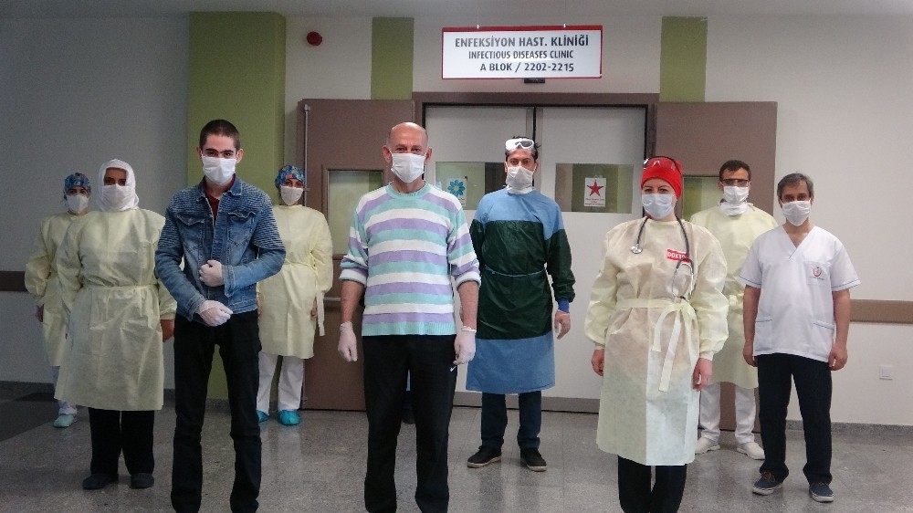 (Özel) Baba ve oğlu korona virüsünü birlikte yendi 