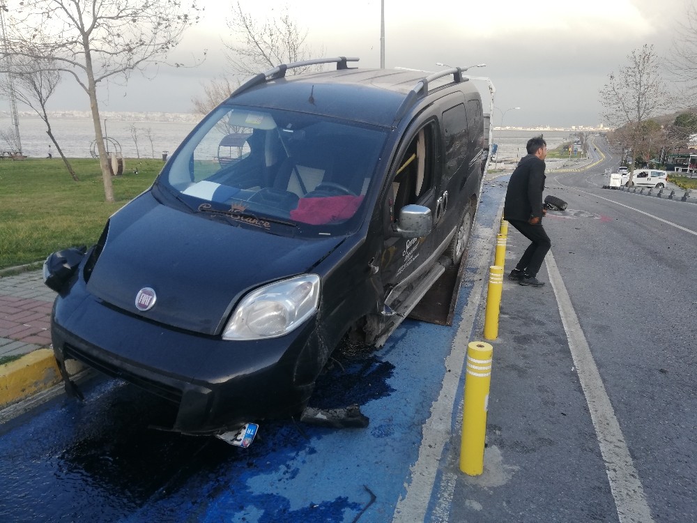 (Özel) Babasından uyurken arabayı kaçıran genç, drift yaparaken polise yakalandı, kaza yaptı 